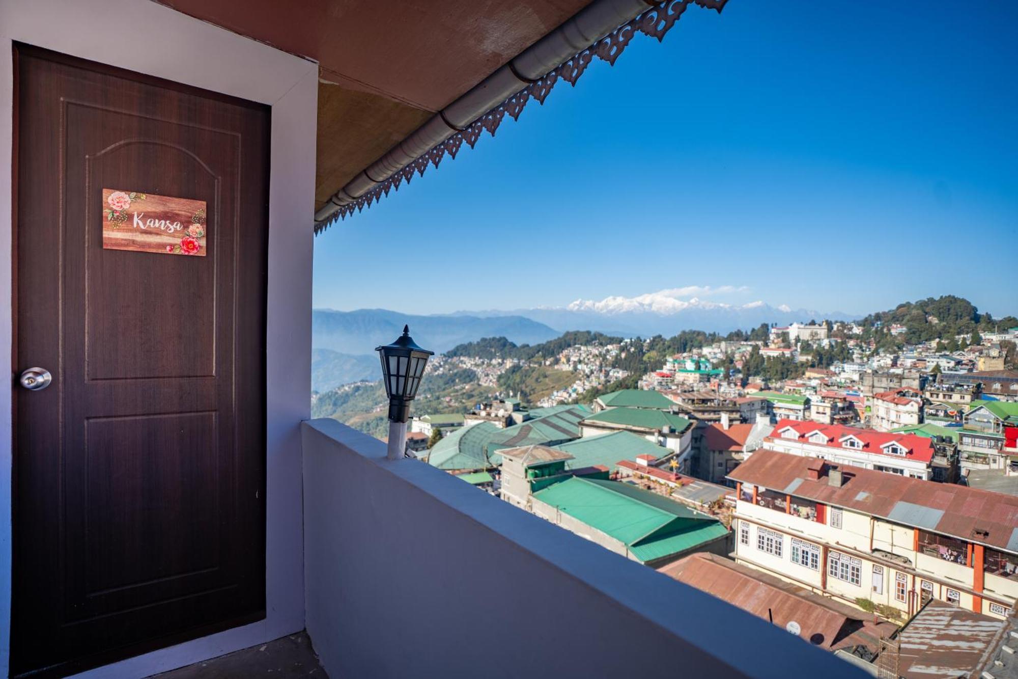 Monratino Himadrie -2 Mins Walk From Mall Road - All Rooms Have Kanchenjunga Mountain View Dardzsiling Kültér fotó