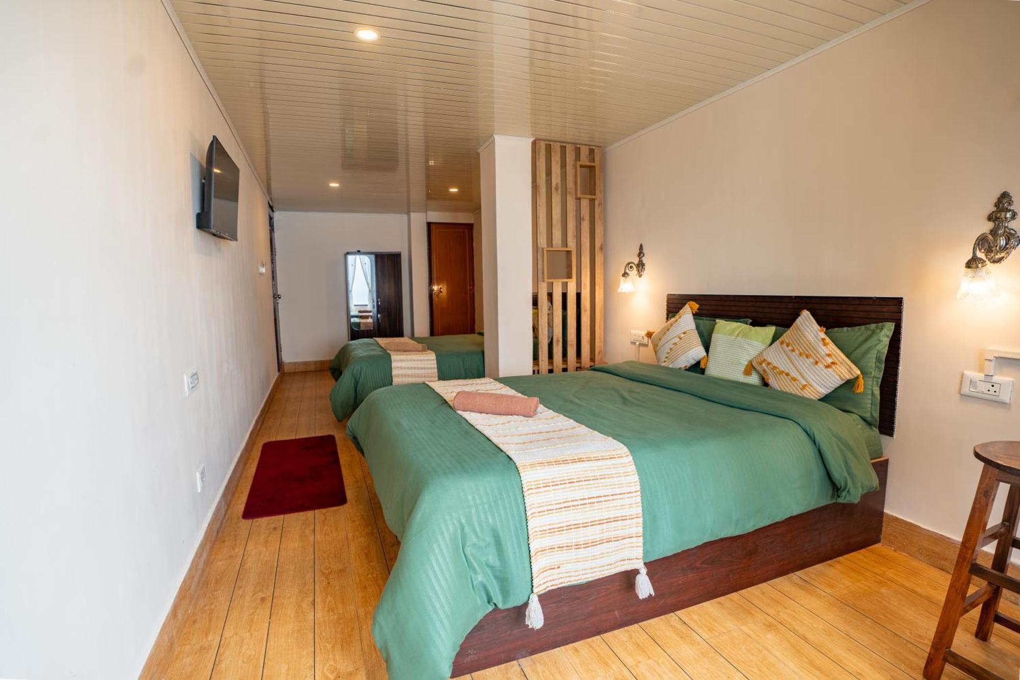 Monratino Himadrie -2 Mins Walk From Mall Road - All Rooms Have Kanchenjunga Mountain View Dardzsiling Kültér fotó
