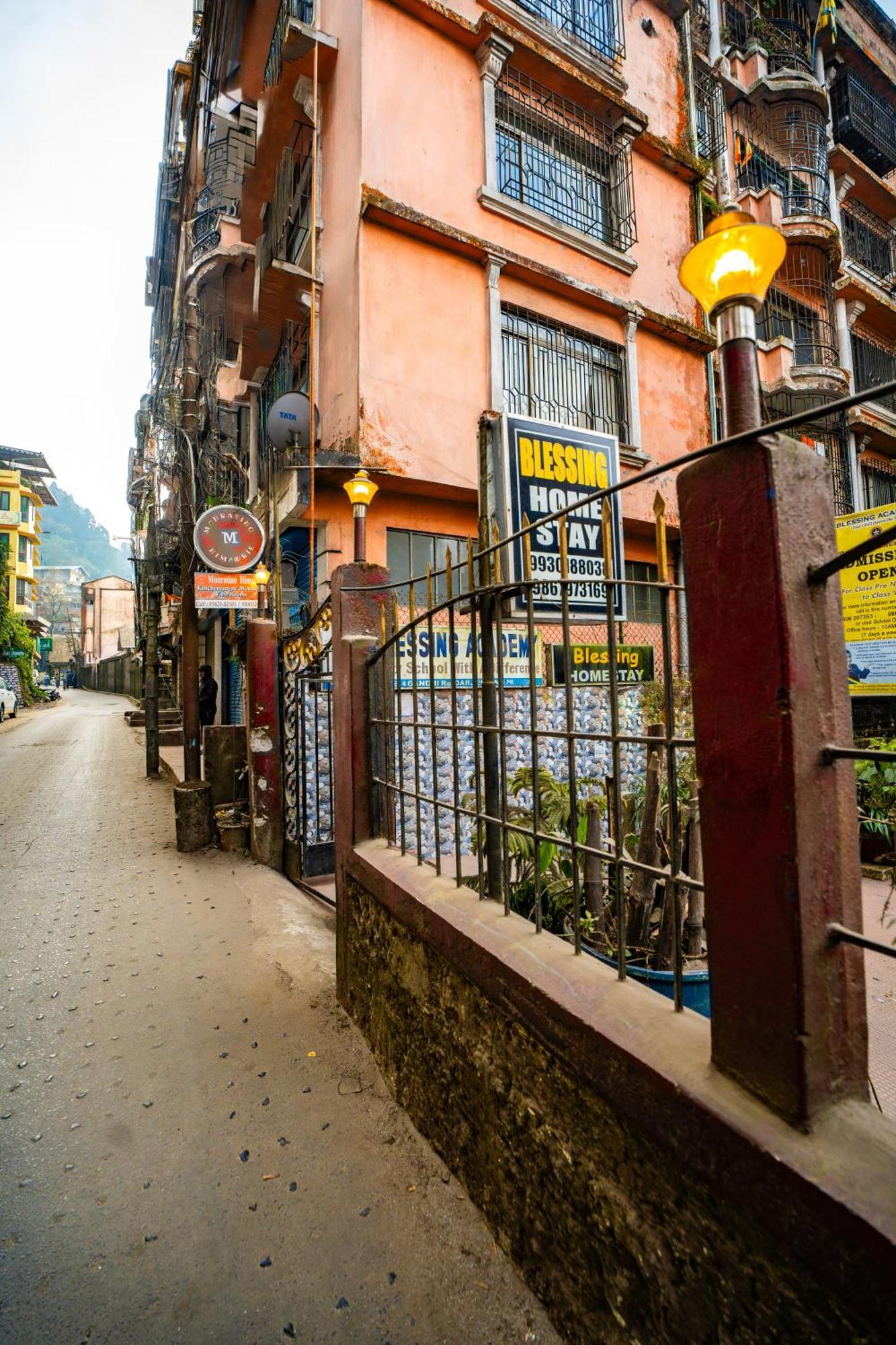 Monratino Himadrie -2 Mins Walk From Mall Road - All Rooms Have Kanchenjunga Mountain View Dardzsiling Kültér fotó