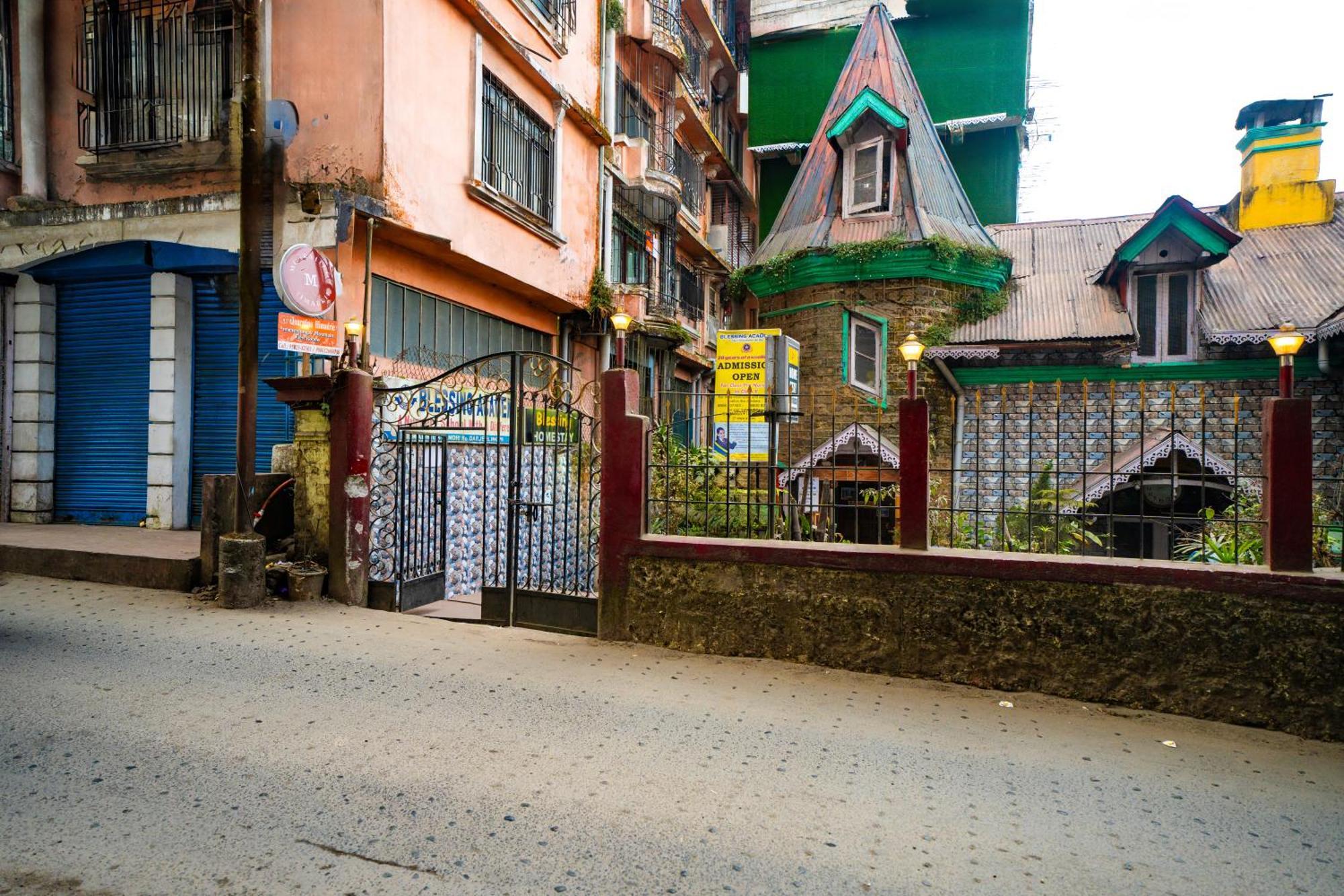 Monratino Himadrie -2 Mins Walk From Mall Road - All Rooms Have Kanchenjunga Mountain View Dardzsiling Kültér fotó