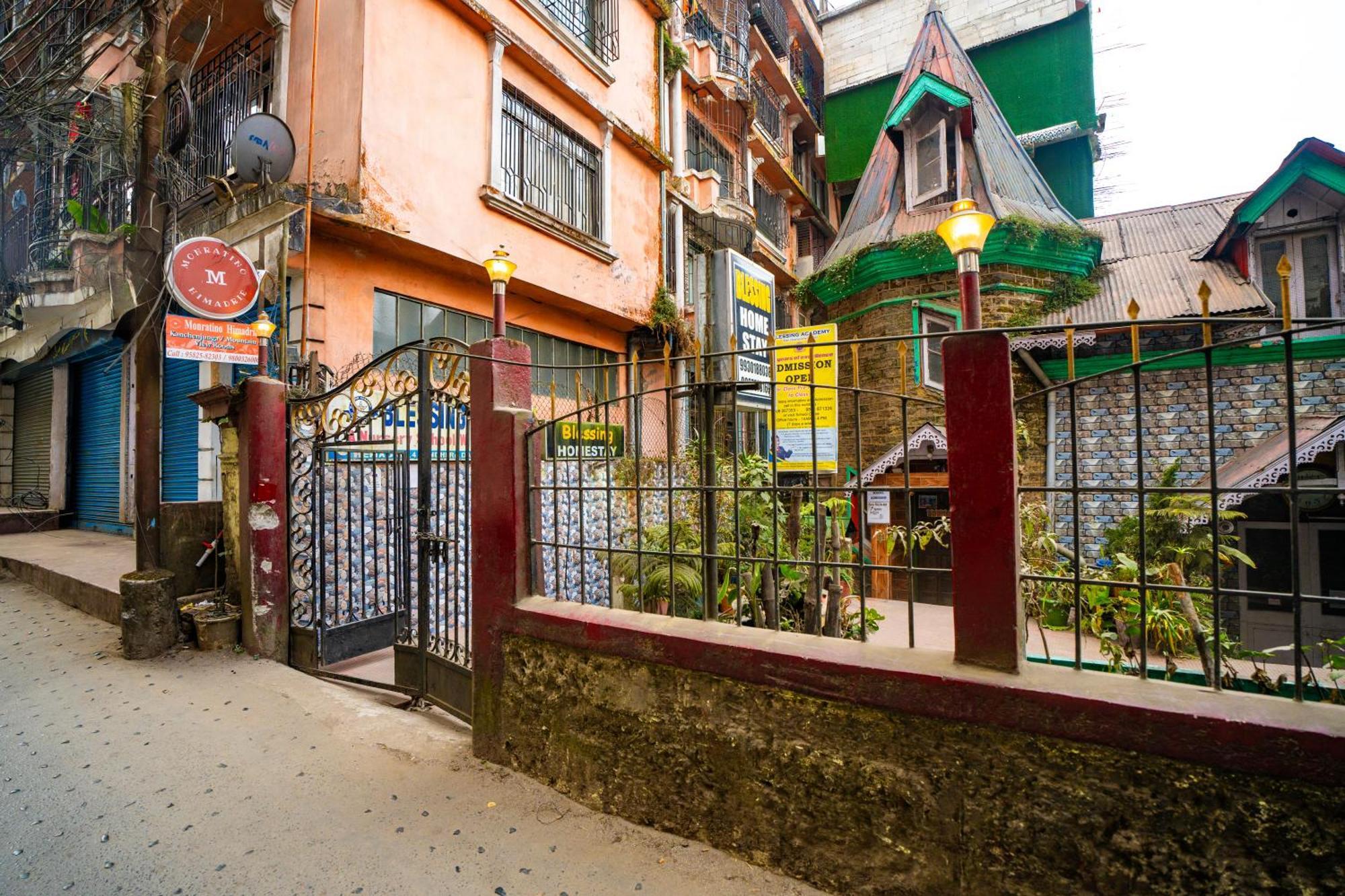 Monratino Himadrie -2 Mins Walk From Mall Road - All Rooms Have Kanchenjunga Mountain View Dardzsiling Kültér fotó